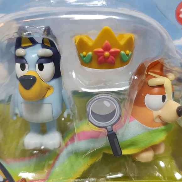 Bluey Queens Bingo and Bluey Figures - Picture 2 of 3